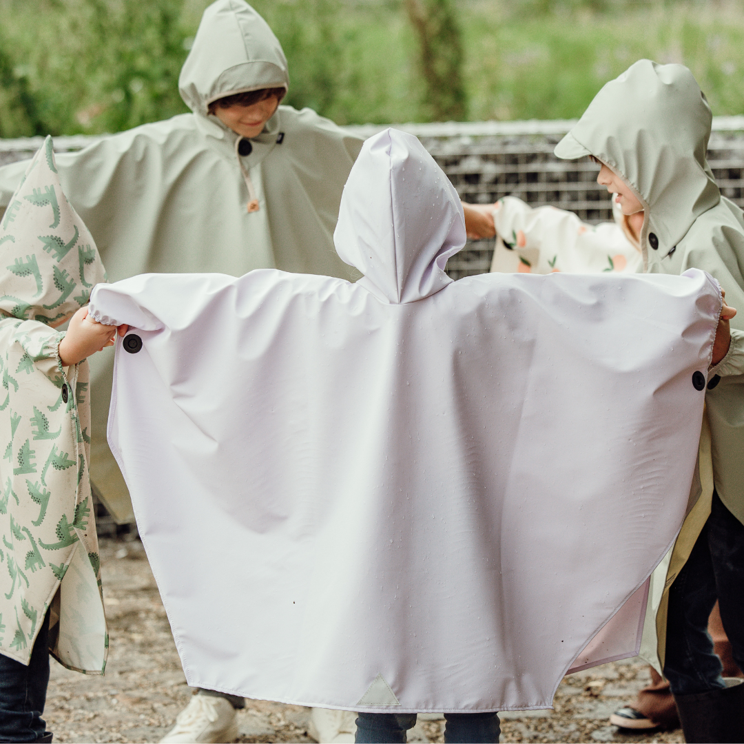 Regenheld Poncho mit Magnetknöpfen "Flieder"