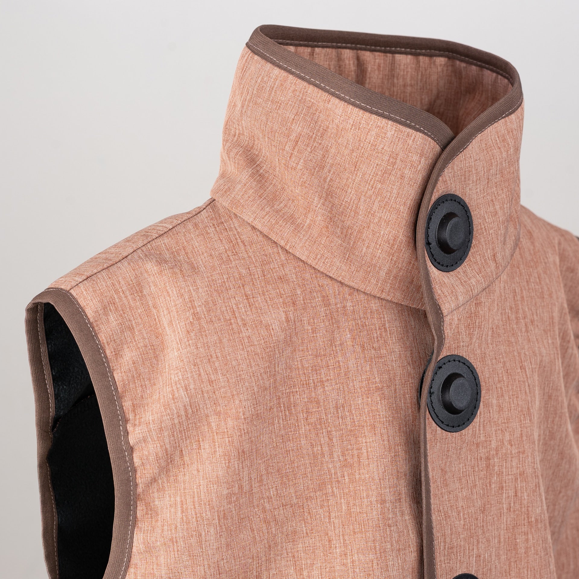 Innovativer Magnetknopf-Verschluss an der Kinder-Softshellweste – einfaches Anziehen für Kinder