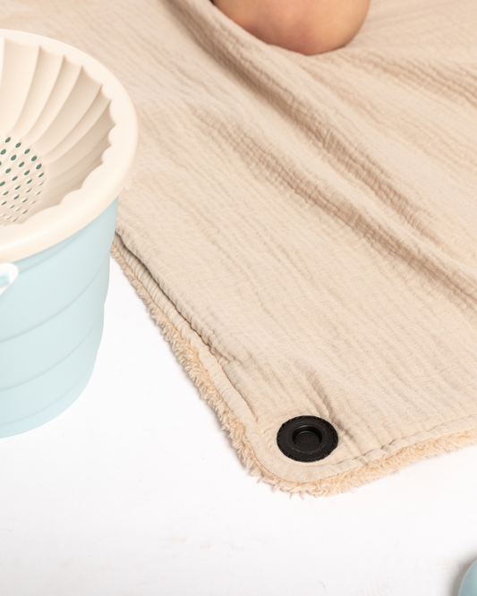Rain Hero Poncho with magnetic buttons "Goose"