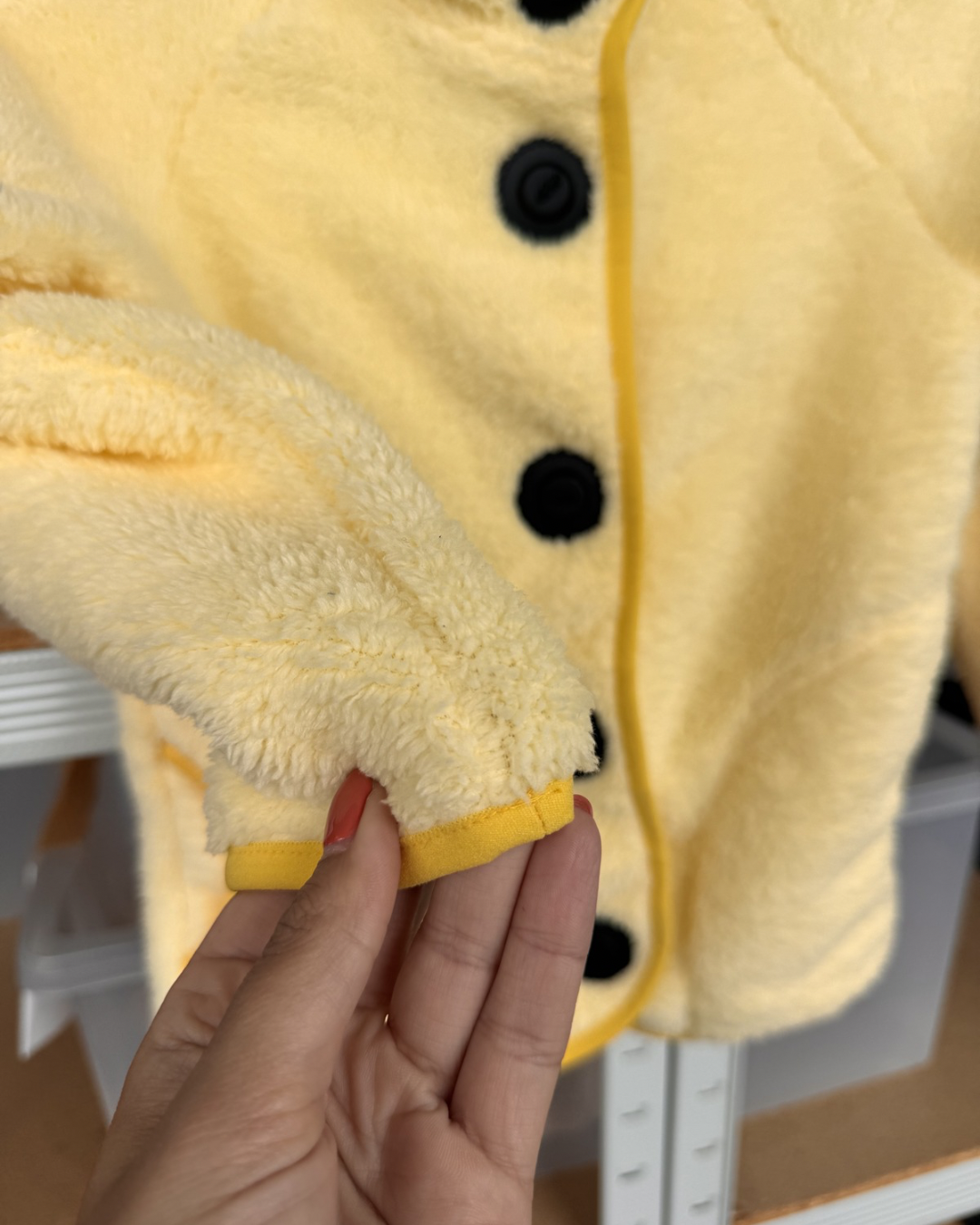 B-Ware- Kuscheljacke ohne Druckknöpfe an Ärmeln