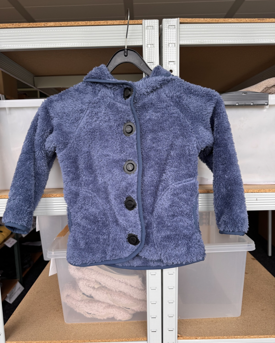 B-Ware- Kuscheljacke ohne Druckknöpfe an Ärmeln